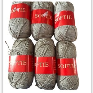 SOFTIE  ⭐️YARN BUNDLE ASIS